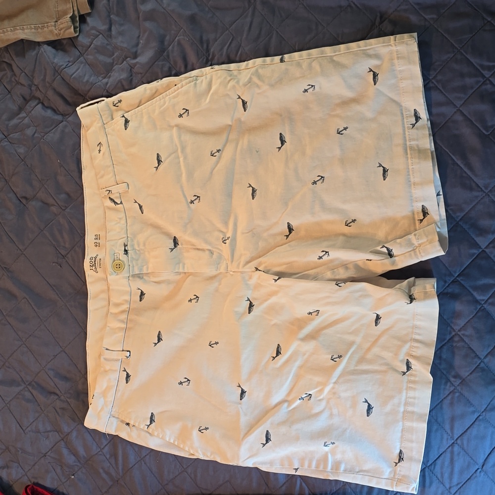 Men's Izod off white dock shorts (40 inch waist)